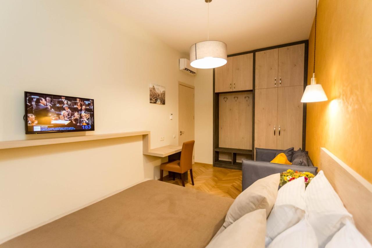 Luxury 3 Bedroom Apartment By Freedom Square City Center Тбилиси Екстериор снимка