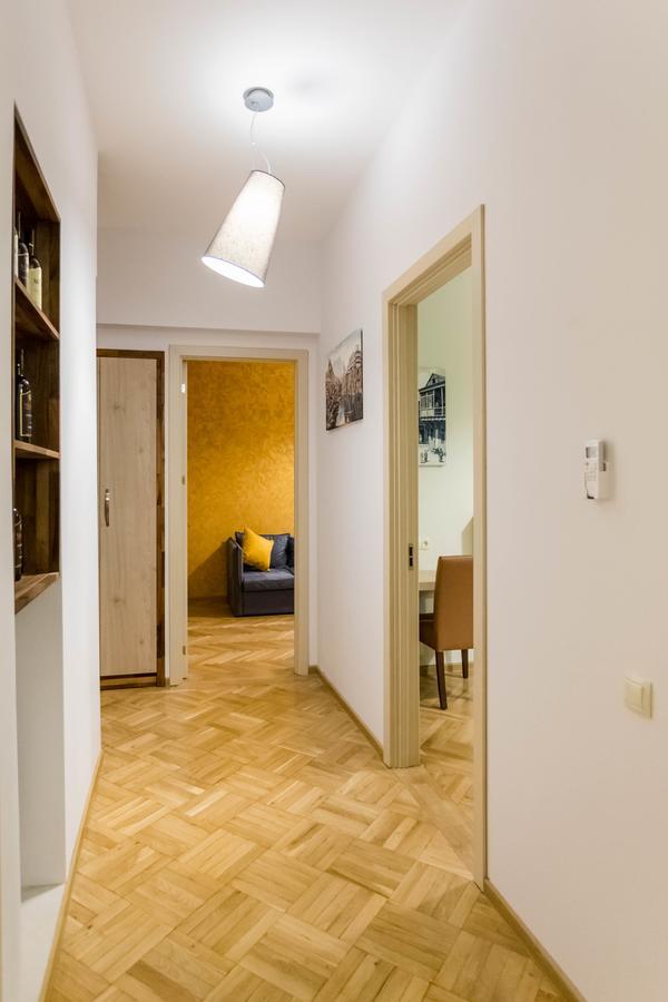 Luxury 3 Bedroom Apartment By Freedom Square City Center Тбилиси Екстериор снимка