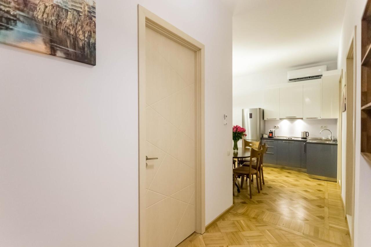 Luxury 3 Bedroom Apartment By Freedom Square City Center Тбилиси Екстериор снимка