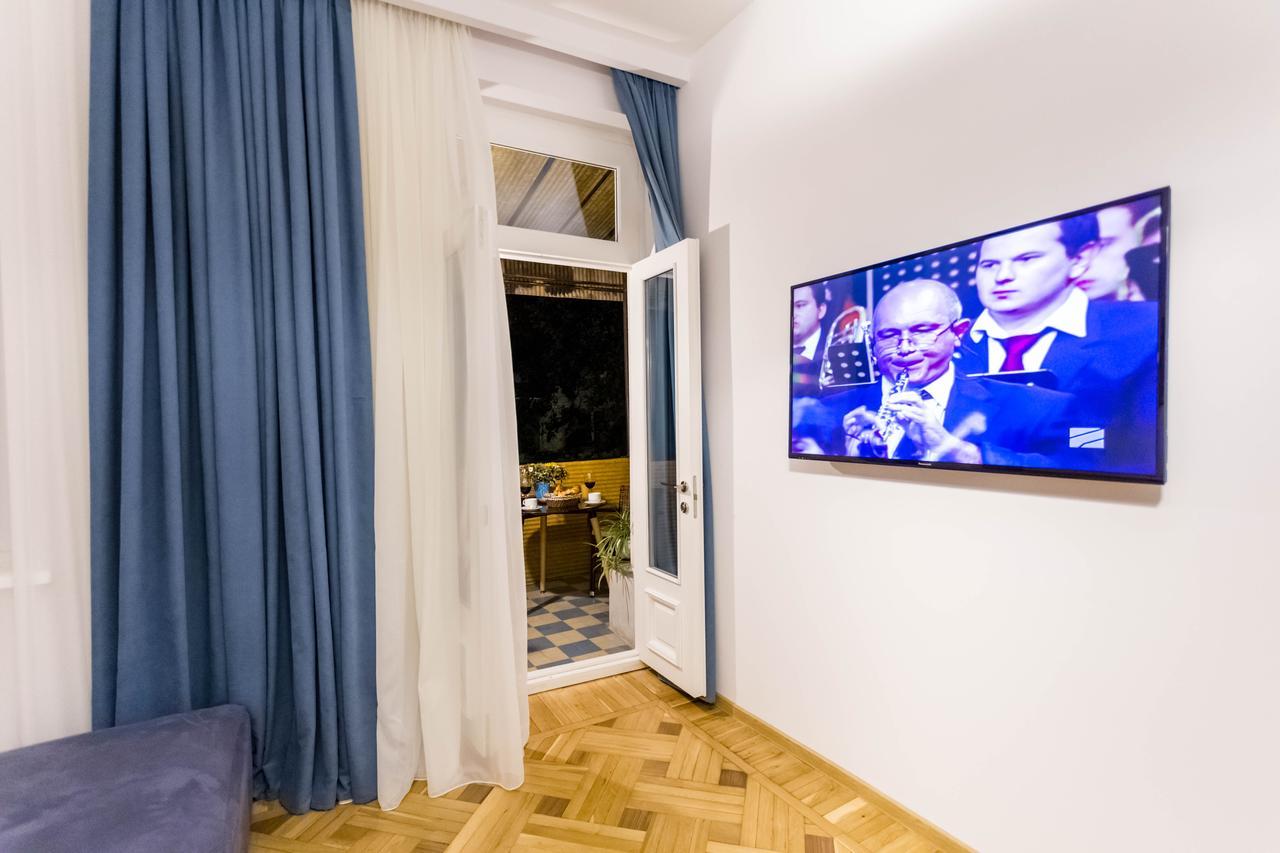 Luxury 3 Bedroom Apartment By Freedom Square City Center Тбилиси Екстериор снимка