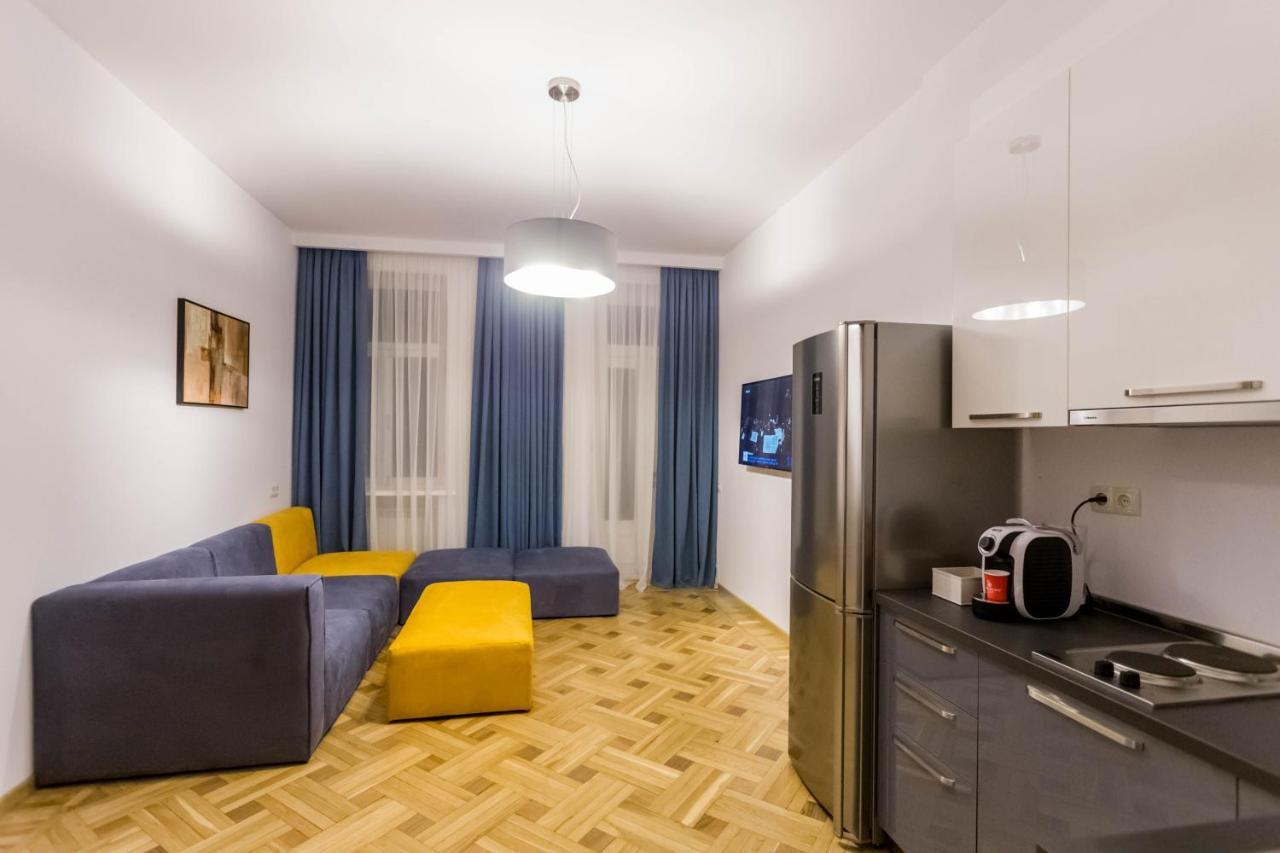 Luxury 3 Bedroom Apartment By Freedom Square City Center Тбилиси Екстериор снимка