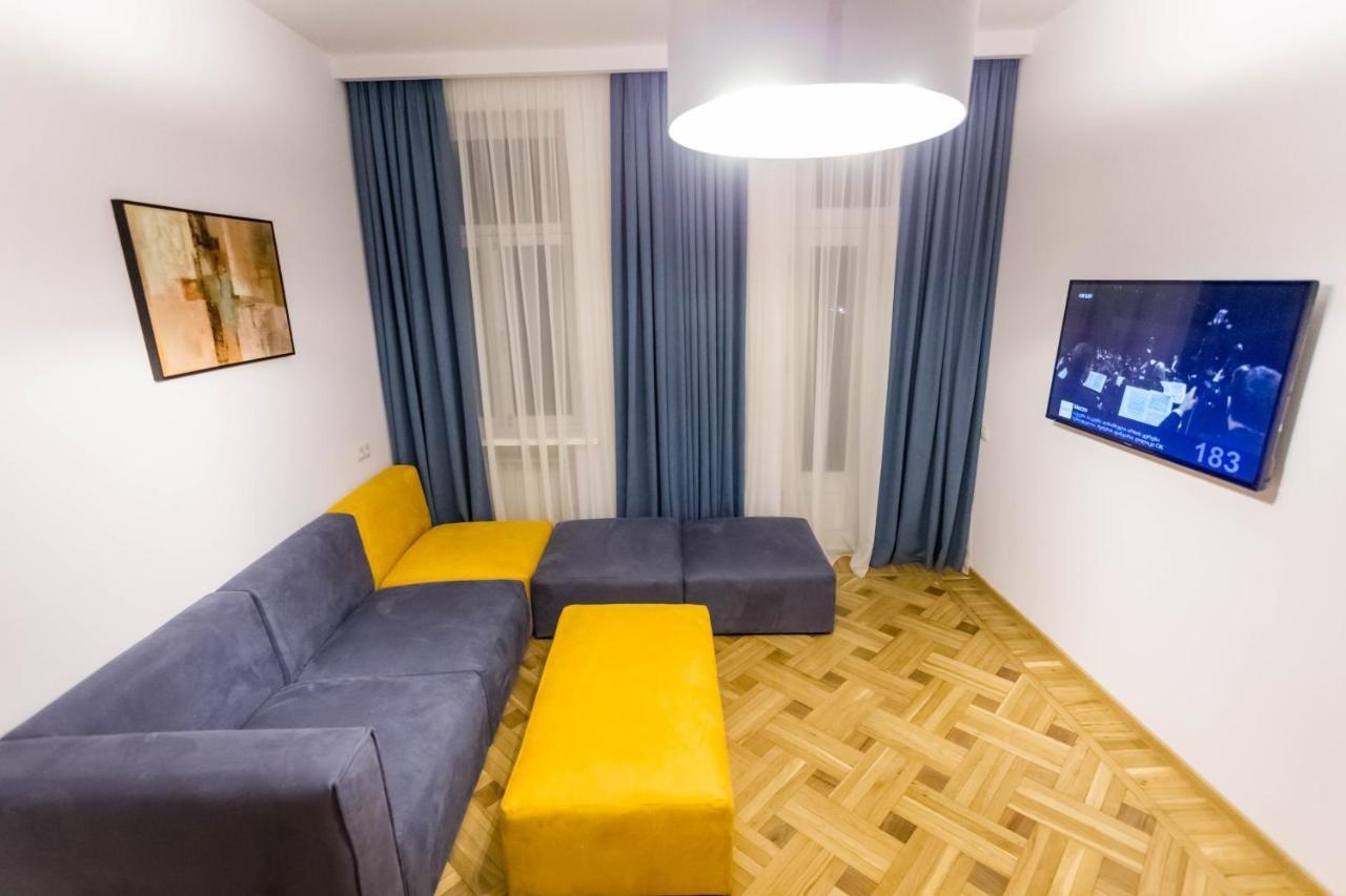 Luxury 3 Bedroom Apartment By Freedom Square City Center Тбилиси Екстериор снимка